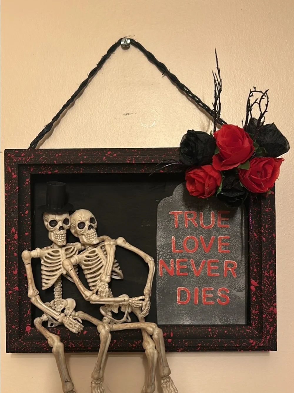 Black & Red Halloween Wall Plaque - 'True Love Never Dies'